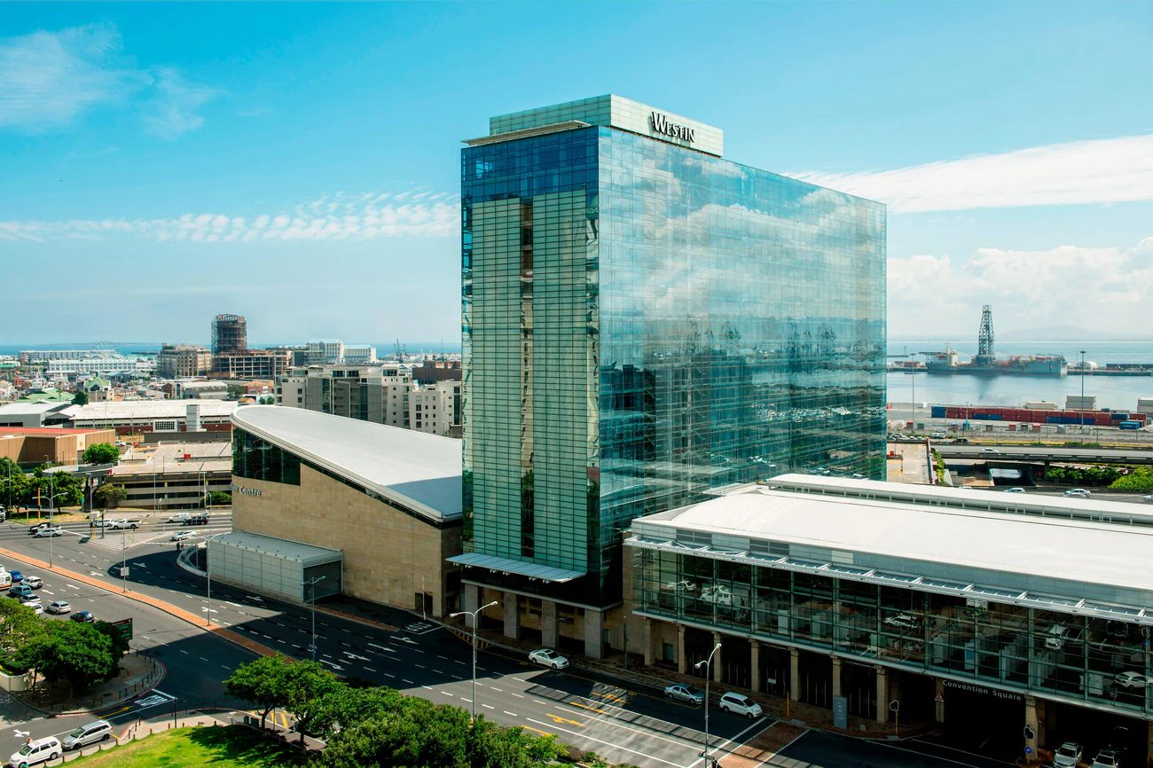 cptwi-hotel-exterior-2169-hor-clsc